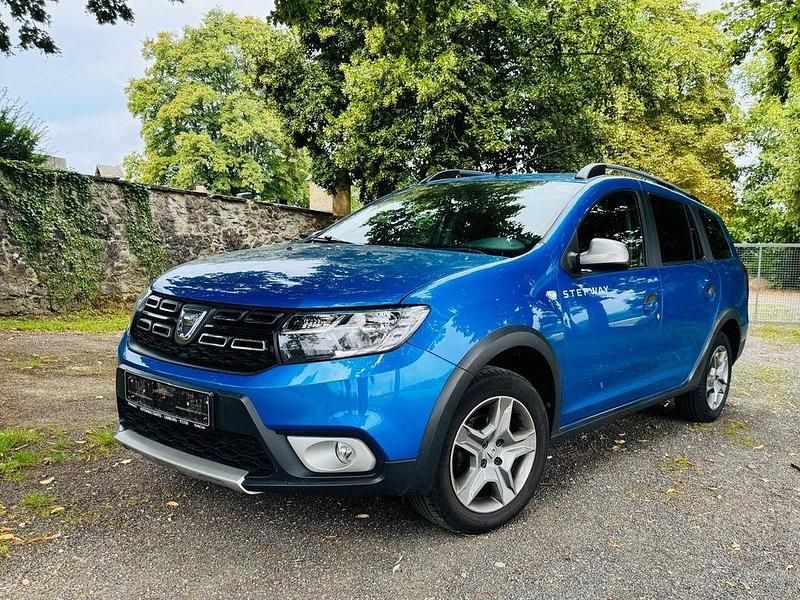 Blau Gebraucht 2018 Dacia Logan MCV Celebration Kombi | 8.999 € (Guter Preis) - Bild 1/4