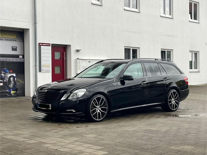 Schwarz Gebraucht 2009 Mercedes E350 Elegance Kombi | 11.900 € (Fairer Preis) - Bild 1/4
