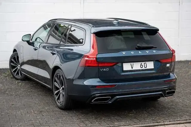 Gebraucht Volvo V60 R-Design 303 PS (222 kW) 2021 Blau Kombi