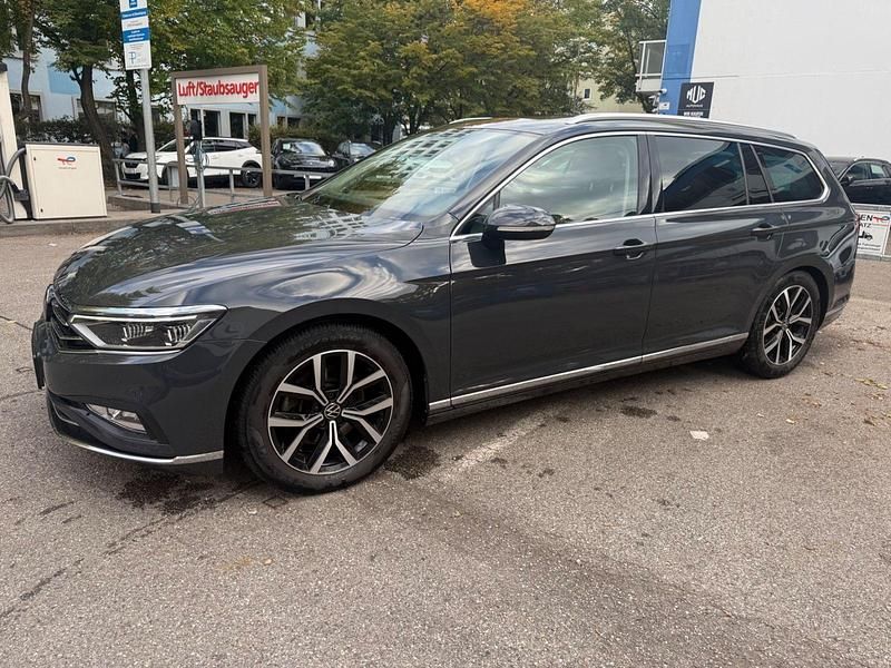 Grau Gebraucht 2021 VW Passat Elegance Kombi | 23.390 € (Fairer Preis) - Bild 1/4