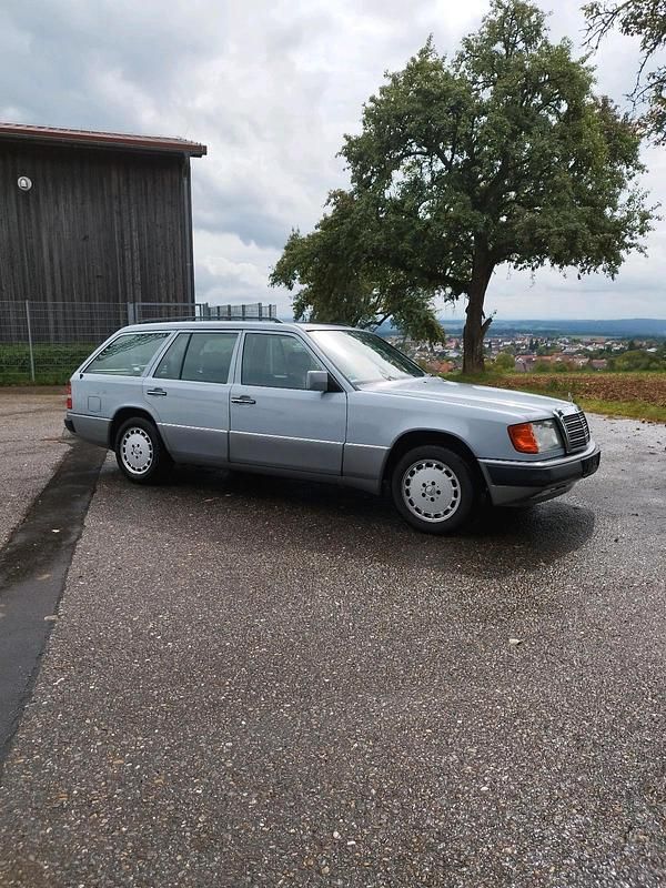 Gebraucht 1991 Mercedes E230 Kombi | 3.600 € - Bild 1/4