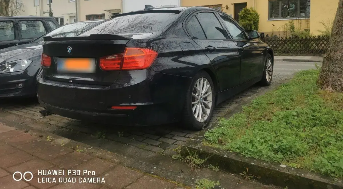 Gebraucht BMW 318 Sport Line 143 PS (105 kW) 2012 Schwarz Limousine