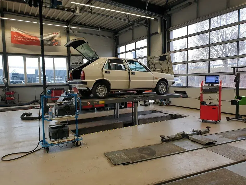 Second-hand Lancia Delta 75 CP (55 kW) 1981 Alb Hatchback