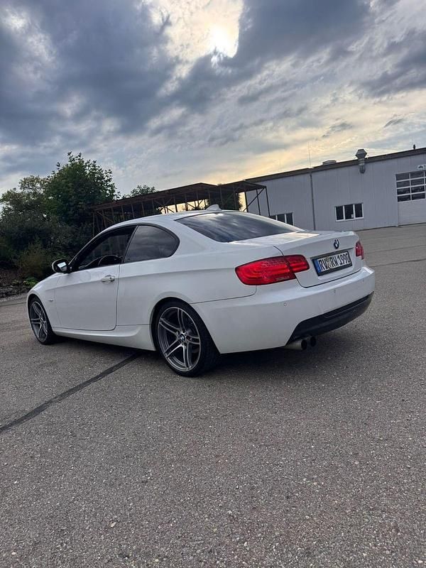 Gebraucht BMW 320 M Sport 200 PS (147 kW) 2011 Weiß Coupé