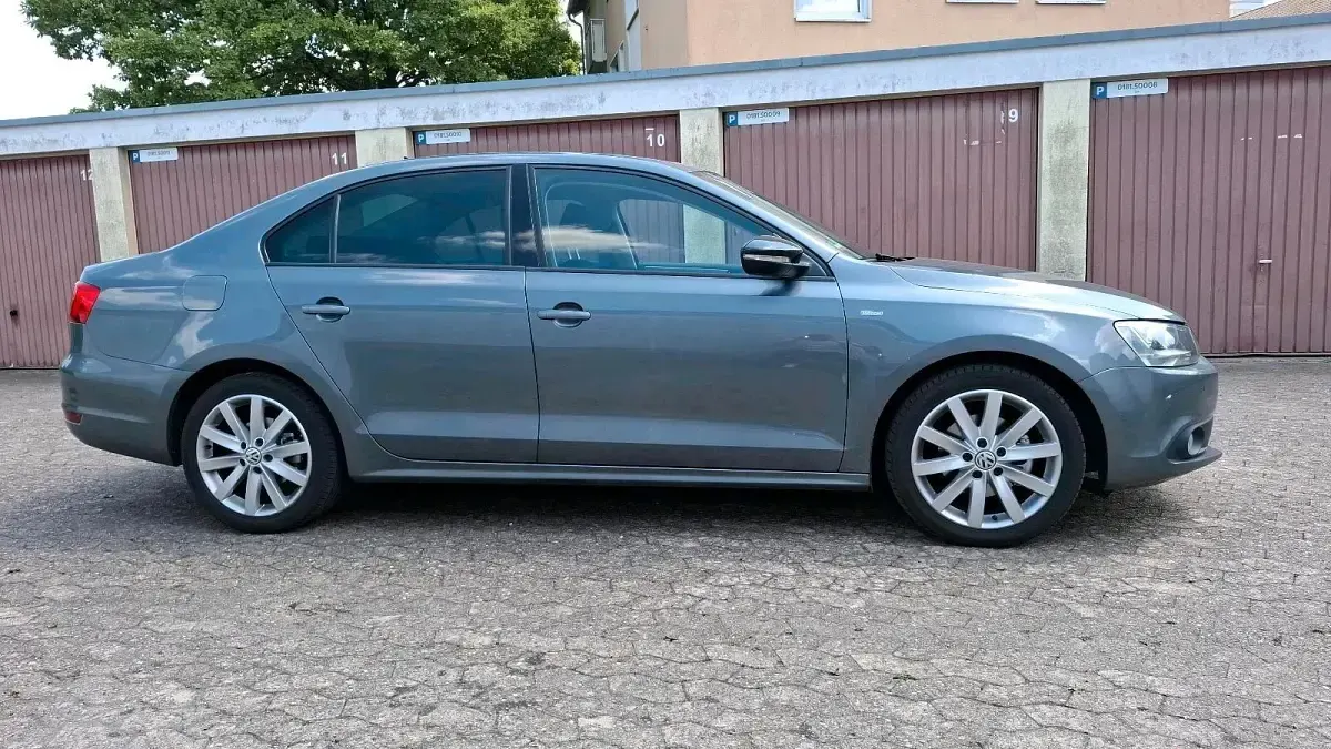 Usata VW Jetta Match 105 CV (77 kW) 2012 Grigio Berlina