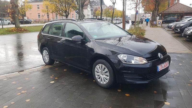 Schwarz Gebraucht 2016 VW Golf VII Comfortline Kombi | 9.500 € (Teuer) - Bild 1/4