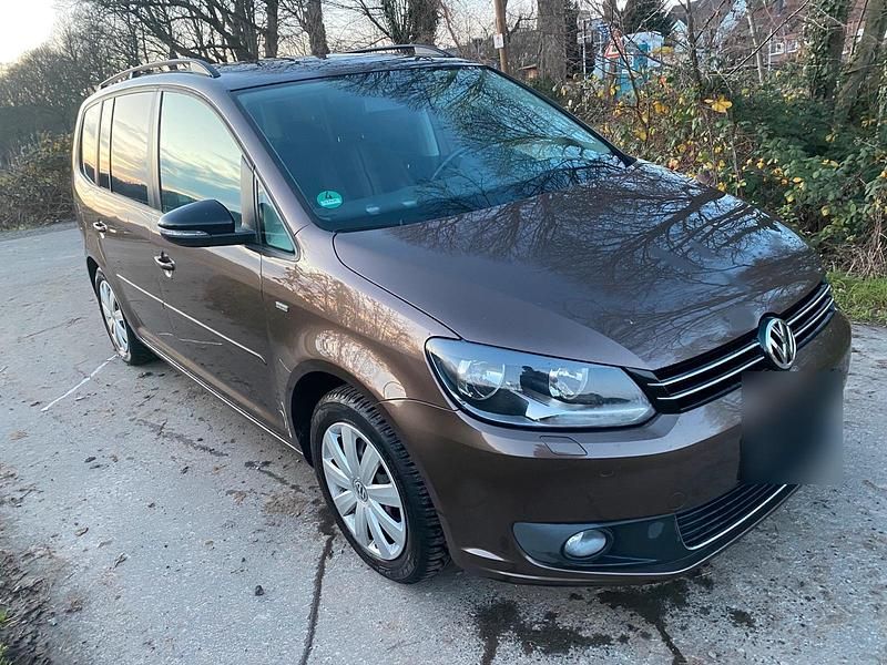 Gebraucht VW Touran Match 140 PS (102 kW) 2013 Braun Van / Kleinbus