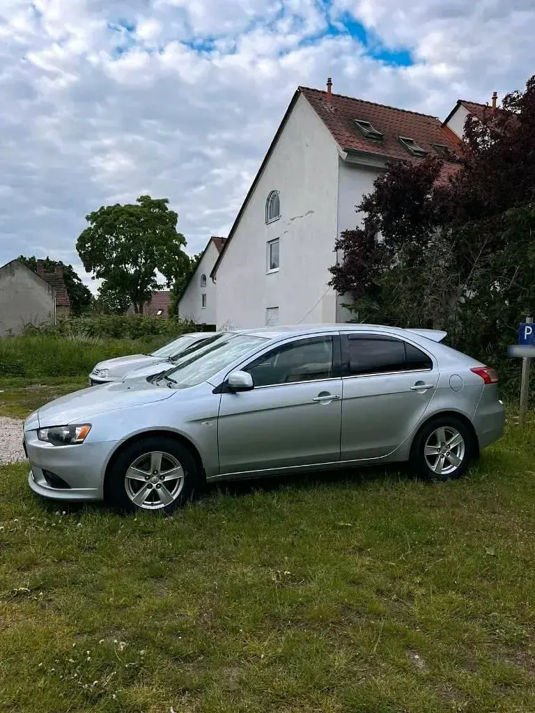 Gebraucht Mitsubishi Lancer Sportback 140 PS (102 kW) 2010 Silber Limousine
