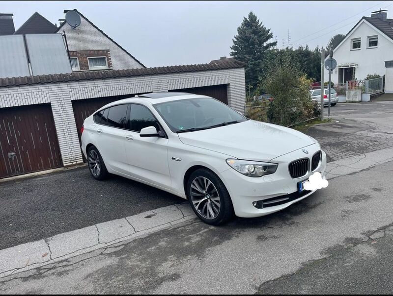 Weiß Gebraucht 2010 BMW 530 Gran Turismo Performance Limousine | 15.500 € (Fairer Preis) - Bild 1/4