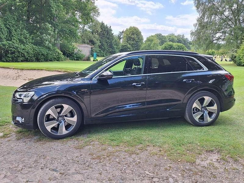 Schwarz Gebraucht 2019 Audi e-tron Advanced SUV | 34.950 € (Fairer Preis) - Bild 1/4