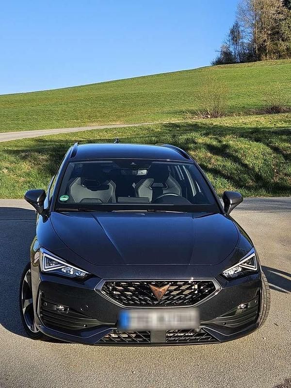 Gebraucht Cupra Leon 150 PS (110 kW) 2024 Blau Kombi
