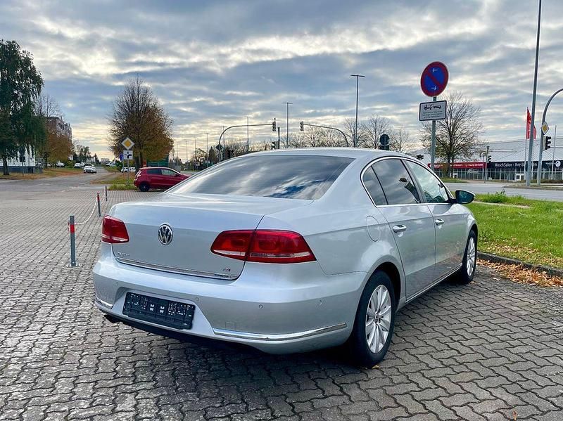 Gebraucht VW Passat Comfortline 122 PS (89 kW) 2011 Silber Limousine
