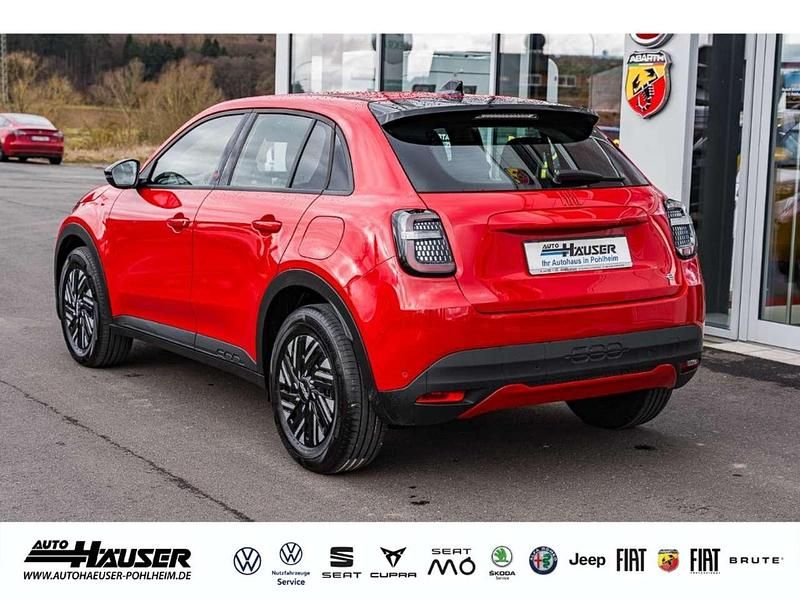 Gebraucht Fiat 600 Red 114 kW (156 PS) 2024 Unilackierung rot SUV