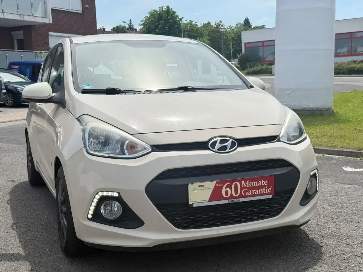 Gebraucht Hyundai i10 Intro Edition 67 PS (49 kW) 2014 Beige Kleinwagen