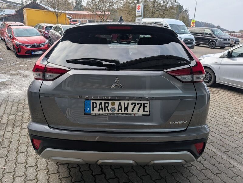 Gebraucht Mitsubishi Eclipse Cross Plus 188 PS (138 kW) 2024 Grau SUV