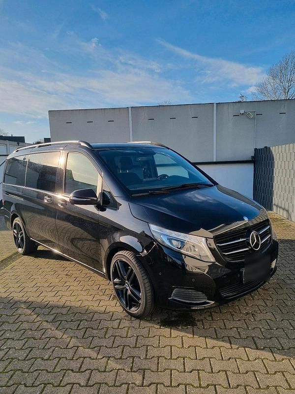 Schwarz Gebraucht 2016 Mercedes V250 Edition Van / Kleinbus | 36.500 € (Fairer Preis) - Bild 1/4