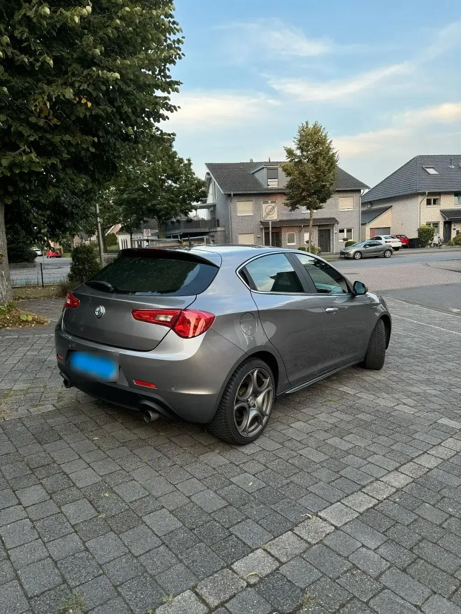 Gebraucht Alfa Romeo Giulietta 170 PS (125 kW) 2011 Grau Kleinwagen