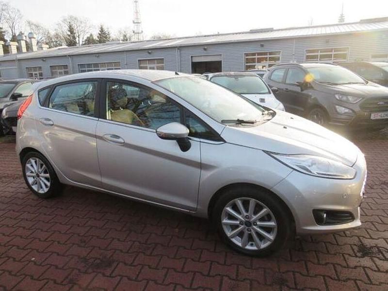 Gebraucht Ford Fiesta SYNC Edition 120 PS (88 kW) 2017 Grau Limousine