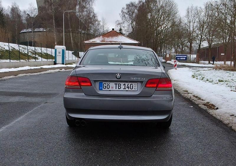 Gebraucht BMW 325 218 PS (160 kW) 2008 Grau Coupé