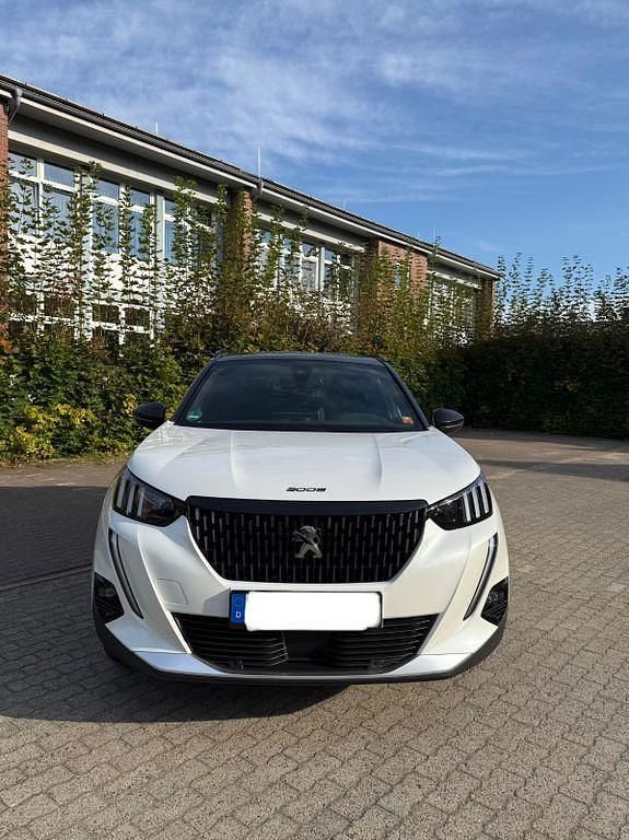 Weiß Gebraucht 2021 Peugeot 2008 GT SUV | 20.500 € (Fairer Preis) - Bild 1/4