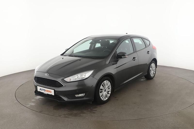 Grau Gebraucht 2015 Ford Focus Business Edition Limousine | 10.490 € (Etwas zu teuer) - Bild 1/3