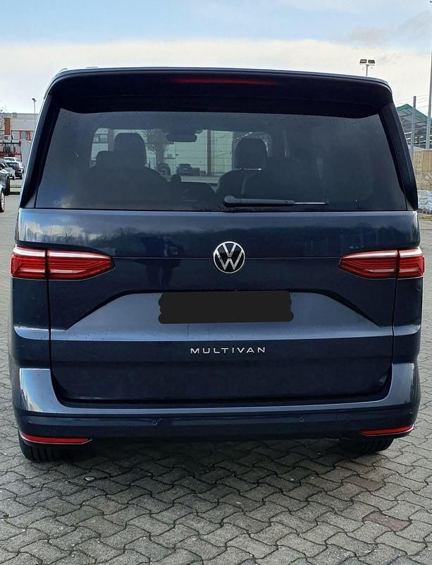 Gebraucht VW Multivan Life 150 PS (110 kW) 2025 Blau Van