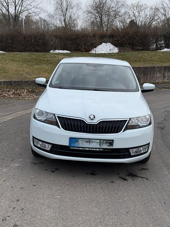 Gebraucht Skoda Rapid Joy 110 PS (80 kW) 2016 Weiß Limousine