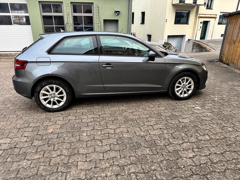 Gebraucht Audi A3 110 PS (80 kW) 2015 Grau Limousine