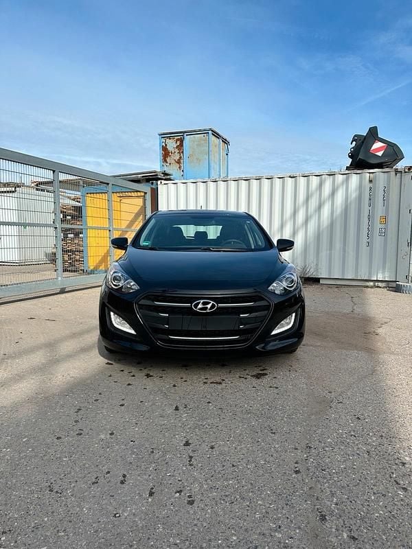 Gebraucht Hyundai i30 110 PS (80 kW) 2015 Schwarz Limousine