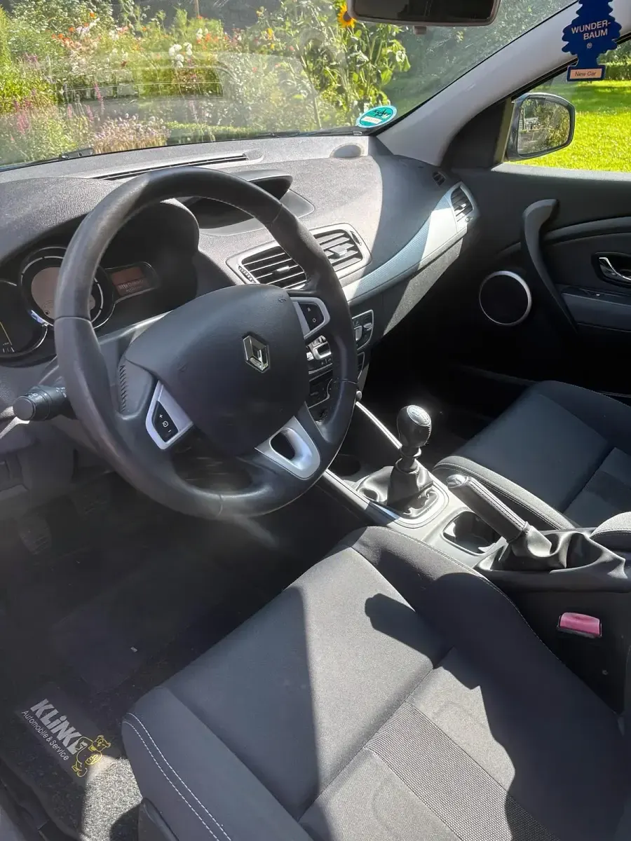 Gebraucht Renault Mégane 110 PS (80 kW) 2012 Blau Limousine