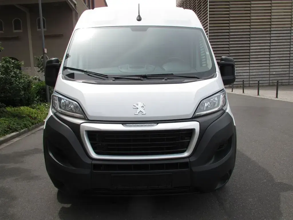 Gebraucht Peugeot Boxer 140 PS (102 kW) 2023 Weiß Van