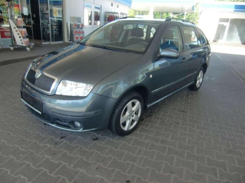 Blau Gebraucht 2004 Skoda Fabia Ambiente Kombi | 1.350 € (Fairer Preis) - Bild 1/4