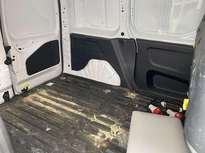 Gebraucht Peugeot Partner 110 PS (80 kW) 2019 Weiß Van / Kleinbus