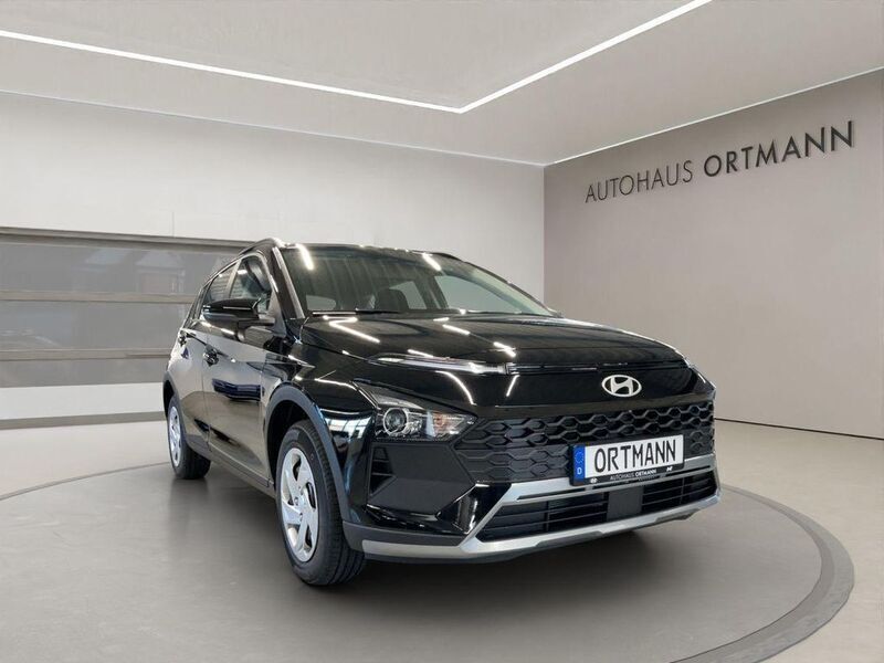 Phantom black / met Gebraucht 2024 Hyundai Bayon Select SUV | 23.190 € (Teuer) - Bild 1/4