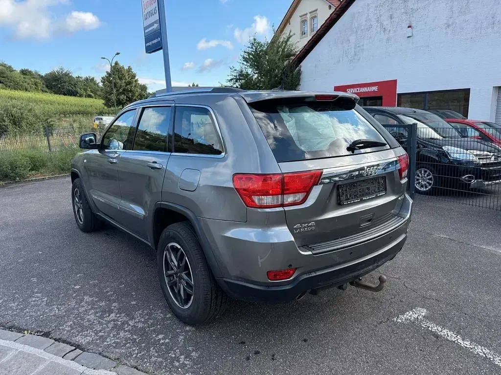 Gebraucht Jeep Grand Cherokee Laredo 190 PS (139 kW) 2013 Grau SUV