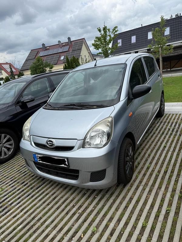 Grau Gebraucht 2010 Daihatsu Cuore Kleinwagen | 1.190 € (Guter Preis) - Bild 1/4