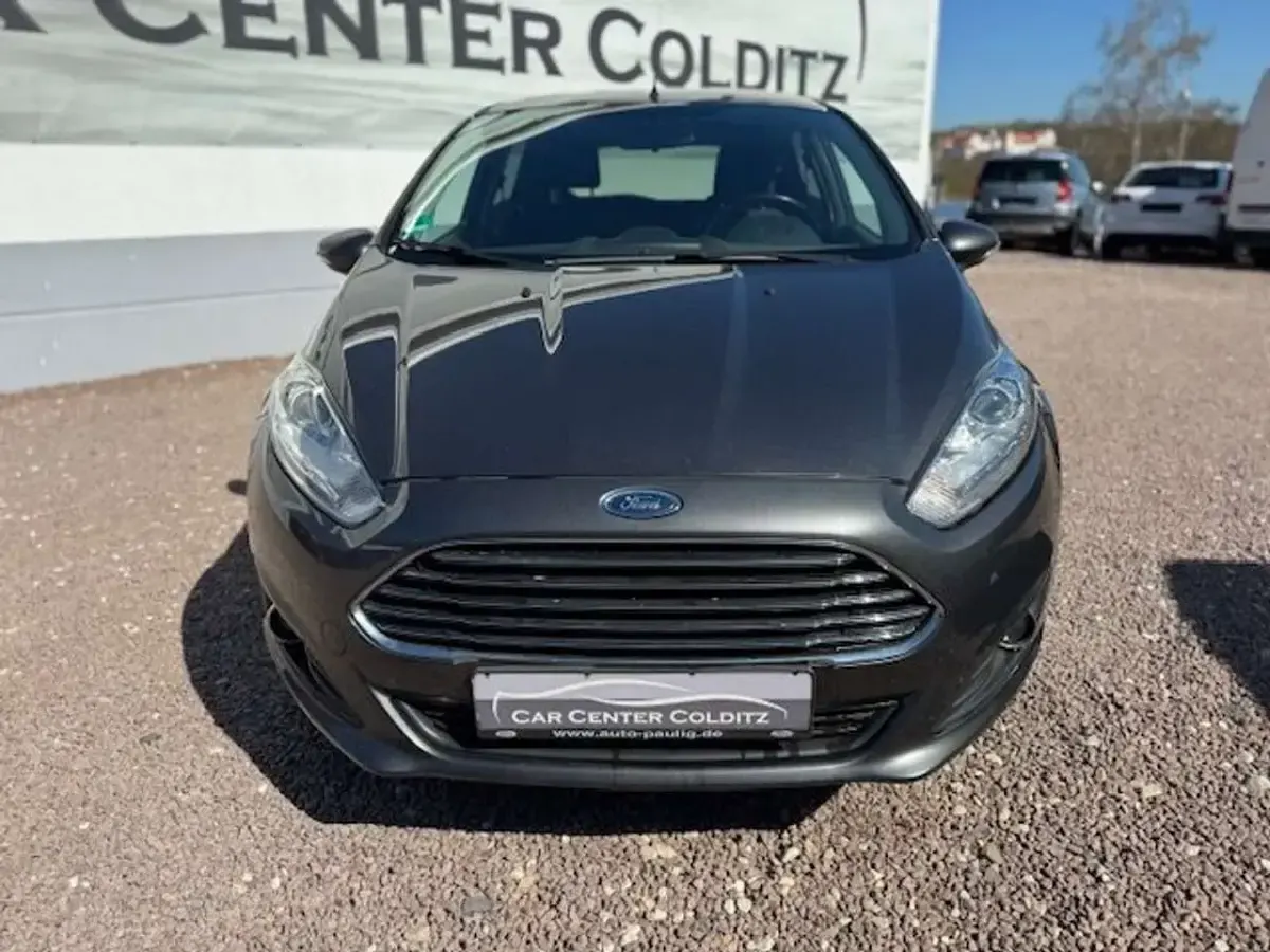 Gebraucht Ford Fiesta 101 PS (74 kW) 2015 Grau Kleinwagen