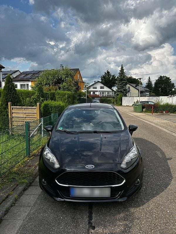Gebraucht Ford Fiesta Trend 101 PS (74 kW) 2016 Schwarz Kleinwagen