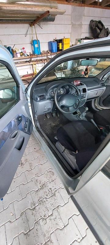 Gebraucht Renault Clio II 50 PS (36 kW) 1999 Silber Kleinwagen