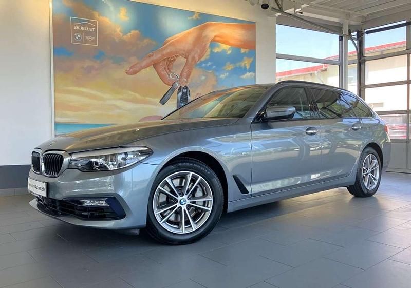 Bluestone metallic Gebraucht 2018 BMW 525 Sport Line Kombi | 21.620 € (Fairer Preis) - Bild 1/4
