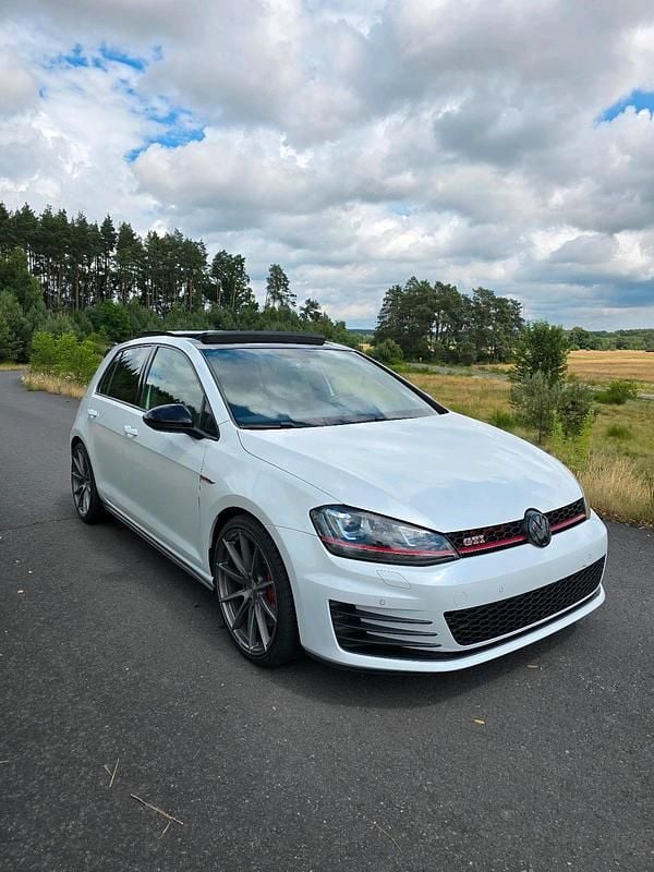 Weiß Gebraucht 2014 VW Golf VII GTI Kleinwagen | 20.000 € - Bild 1/4