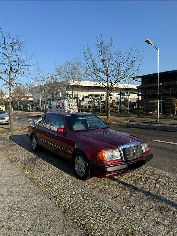 Gebraucht Mercedes E230 Sportline 136 PS (100 kW) 1991 Rot Limousine