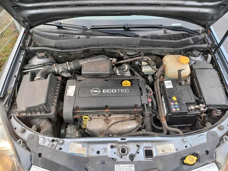 Gebraucht Opel Astra GTC 104 PS (76 kW) 2005 Grau Limousine