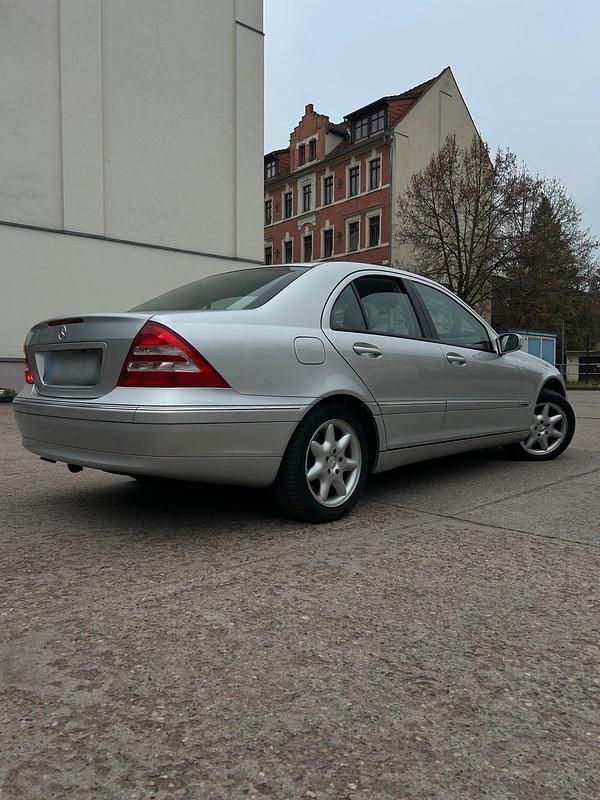 Gebraucht Mercedes C240 Elegance 170 PS (125 kW) 2000 Silber Limousine