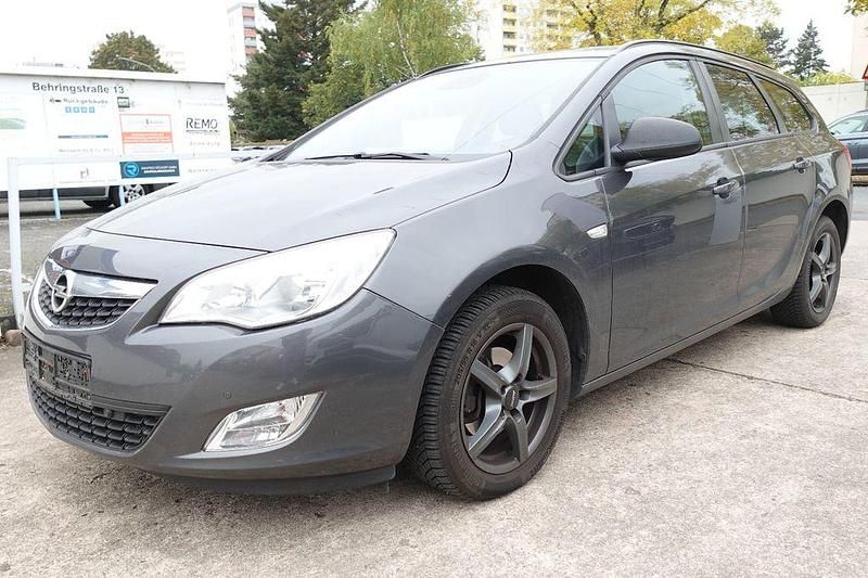 Usata Opel Astra Design Edition 140 CV (102 kW) 2011 Grigio Station wagon