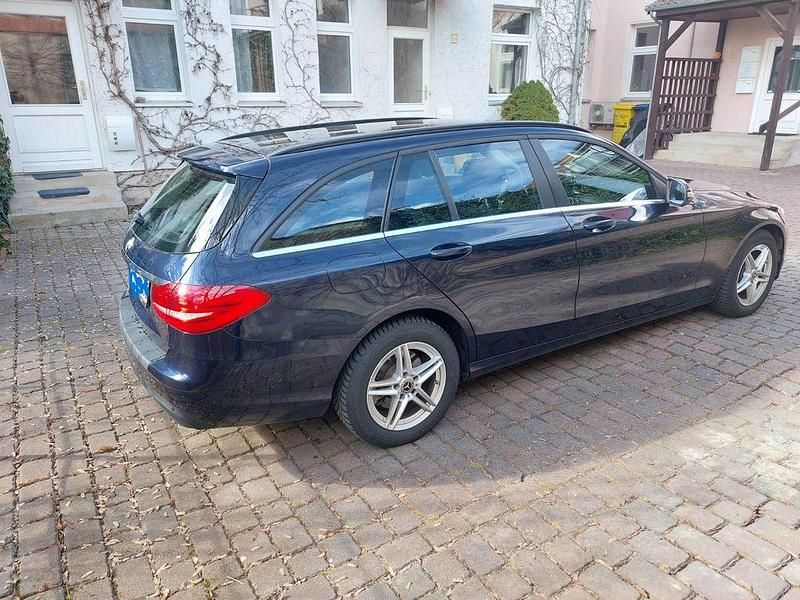 Gebraucht Mercedes C220 170 PS (125 kW) 2018 Blau Limousine