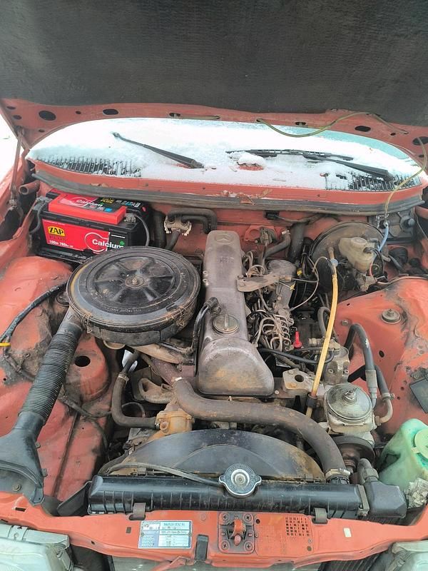 Gebraucht Mercedes 300 88 PS (64 kW) 1981 Rot Limousine