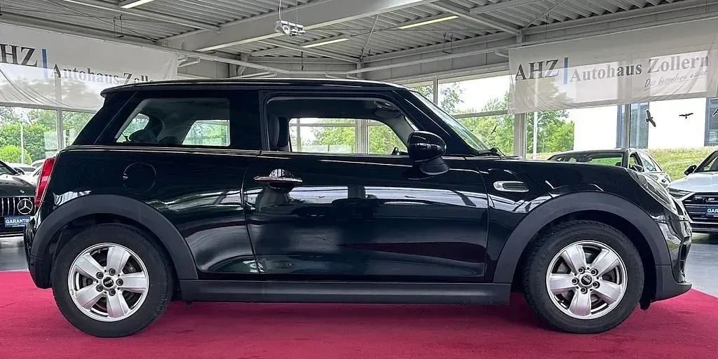 Gebraucht Mini Cooper 136 PS (100 kW) 2018 Midnight black metallic Kleinwagen