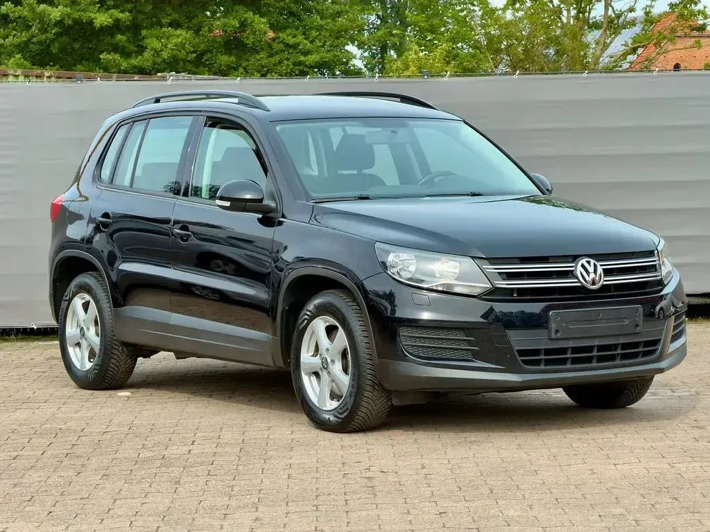 Gebraucht VW Tiguan Trendline 122 PS (89 kW) 2015 Schwarz SUV