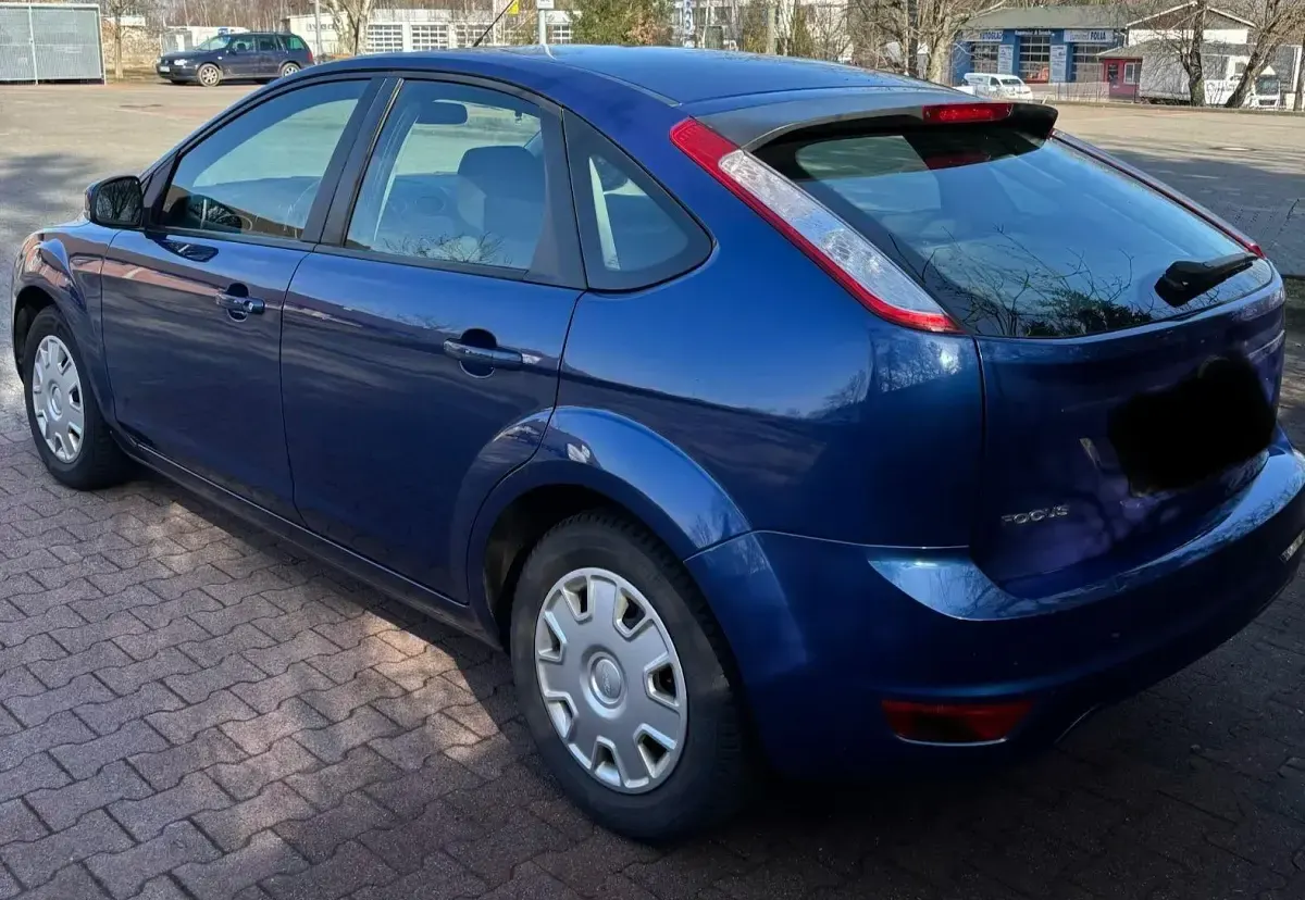 Używany Ford Focus Viva 101 KM (74 kW) 2010 Niebieski Sedan/Limuzyna